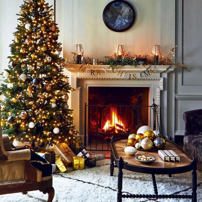 How to decorate living room walls for Christmas with style