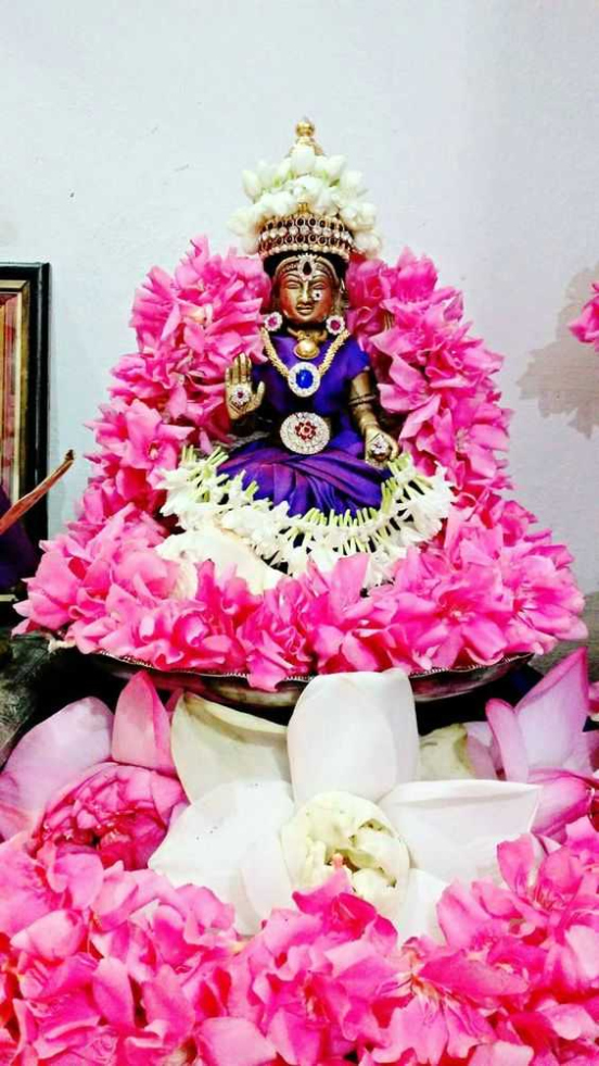 How To Decorate Lakshmi Idol At Home